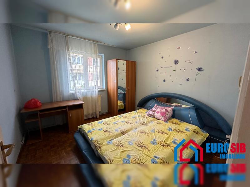 Apartament-3-camere-Strand-Sibiu-dormitor-matrimonial.jpg
